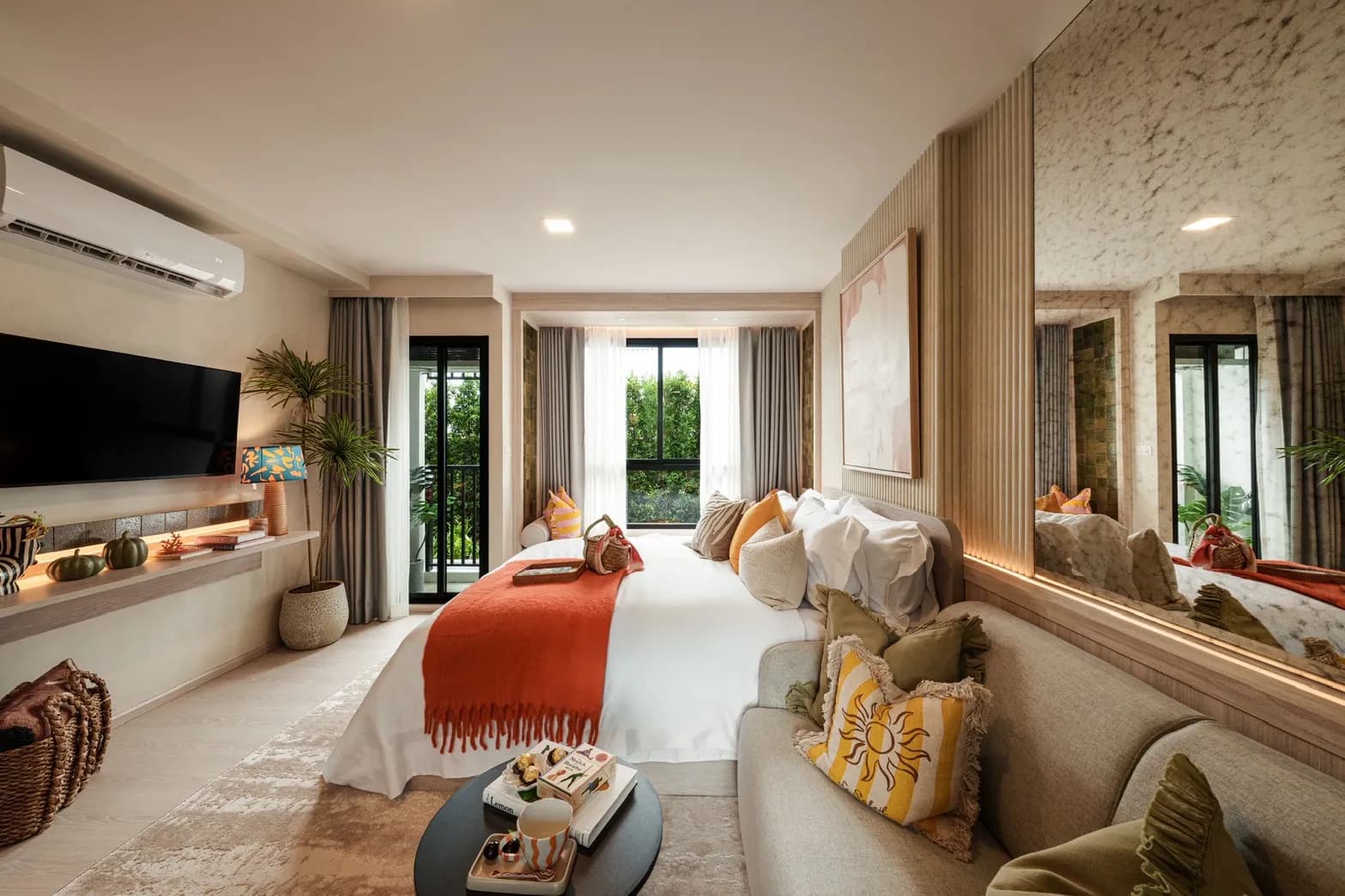 dcondo Cove, Пхукет: демонстрационная квартира типа 1A с гостиной и спальной зоной