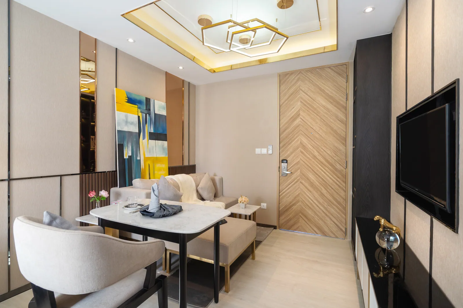 VIP Great Hill, Phuket: 22.5 m² show studio dining table beside the sofa
