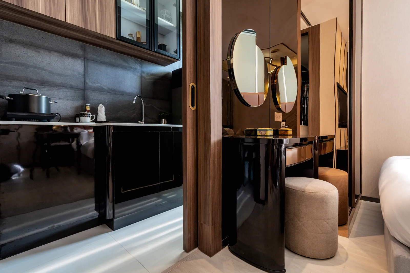VIP Great Hill, Phuket: kitchen and dressing table in the 22.5 m² show studio