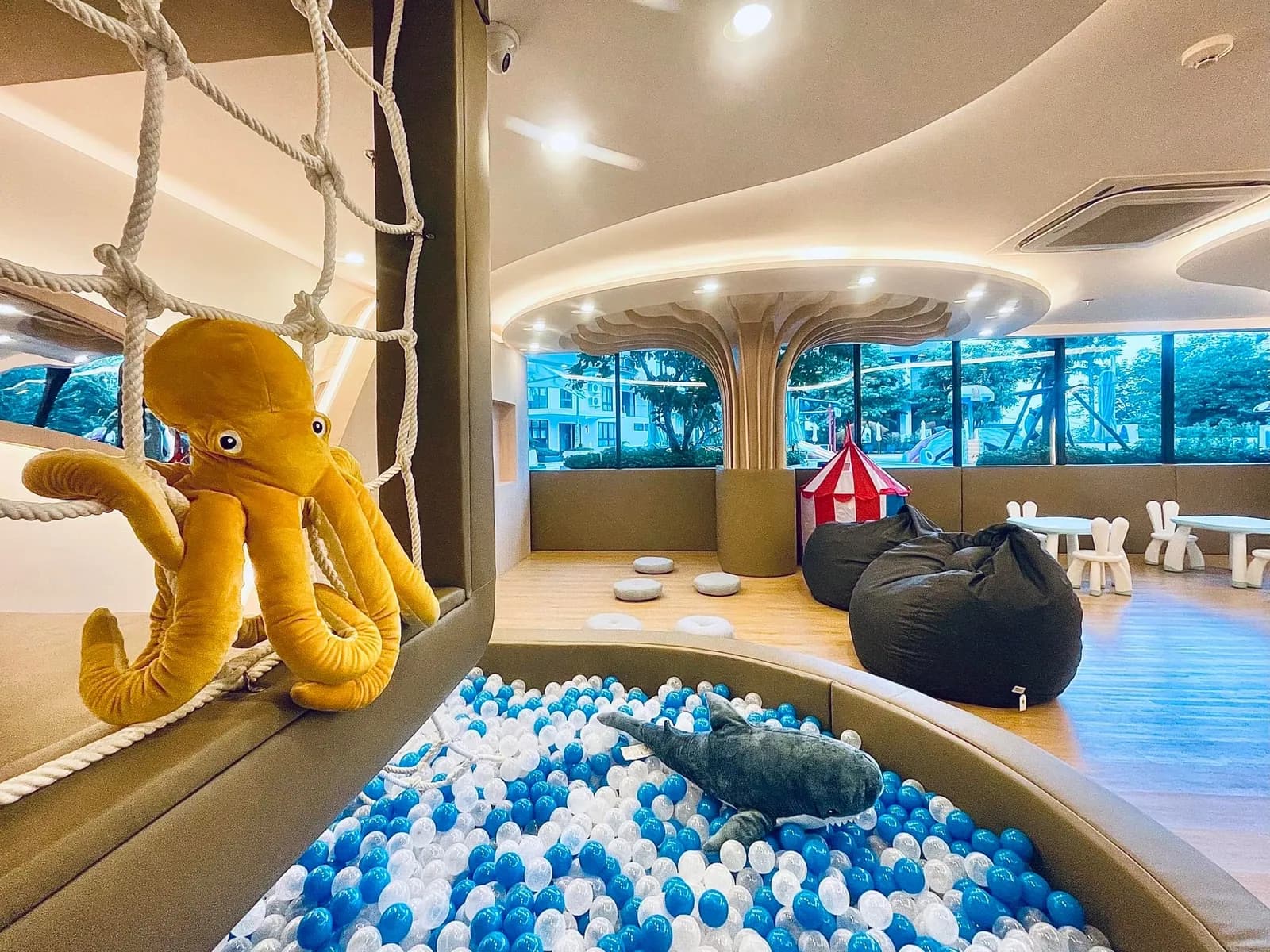 Wyndham La Vita, Phuket: children’s club with a ball pit and soft play area