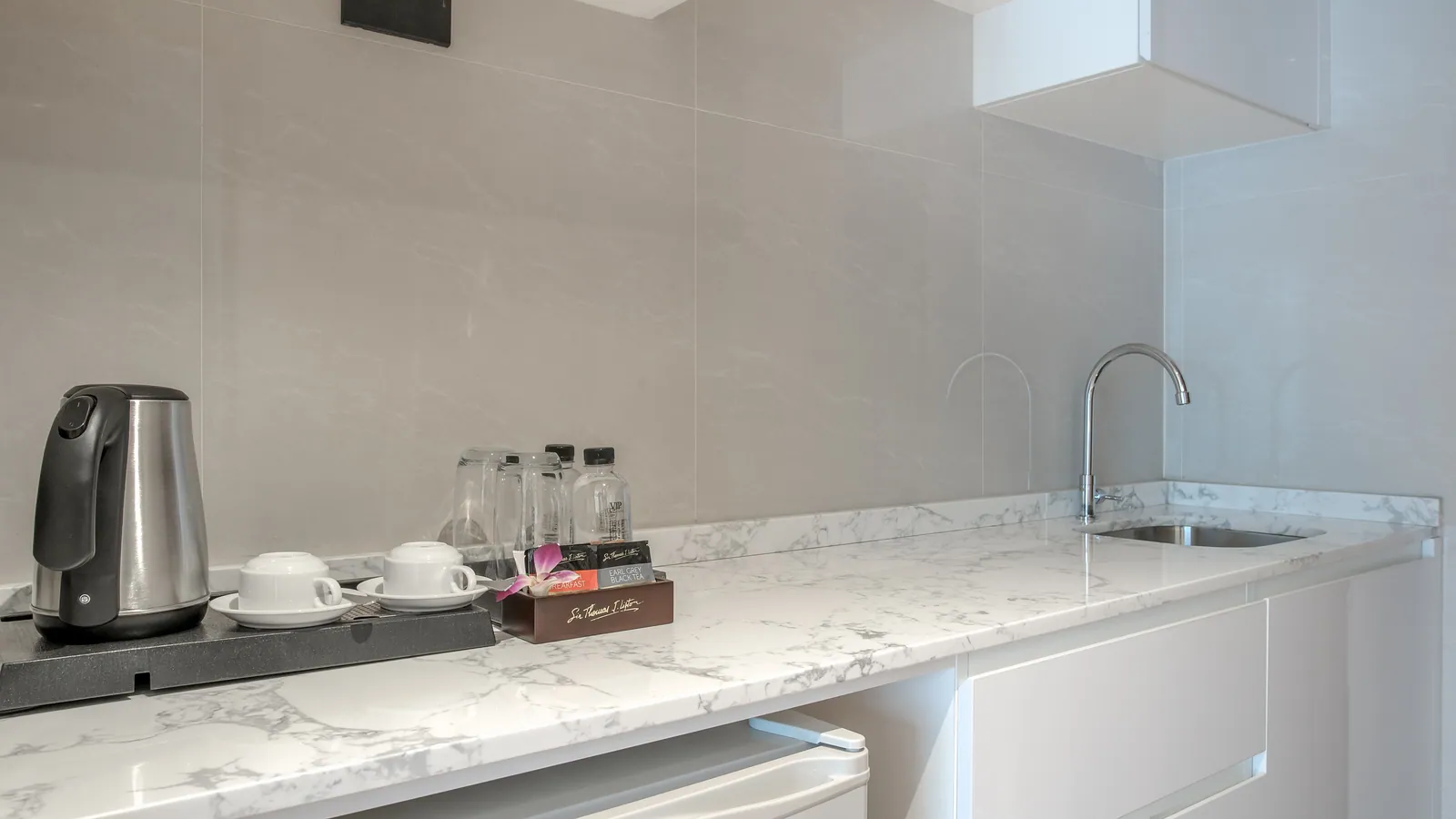 Wyndham La Vita, Phuket: studio kitchenette with a sink and worktop