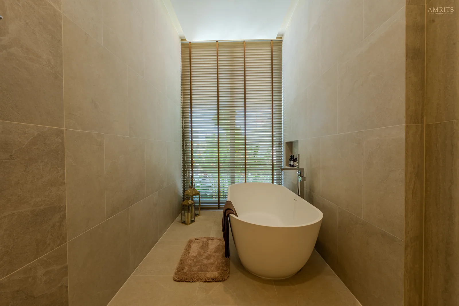 Amrits Luxury Villas, Nai Yang, Phuket: Bad mit freistehender Wanne in der Muster-Villa
