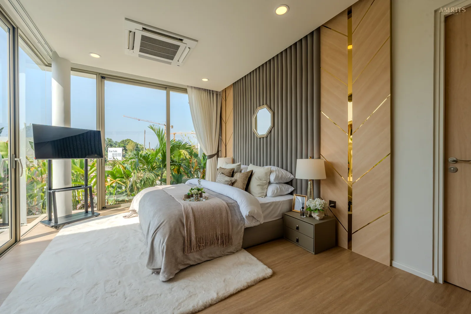 Amrits Luxury Villas, Nai Yang, Phuket: Schlafzimmer der Muster-Villa am tropischen Garten