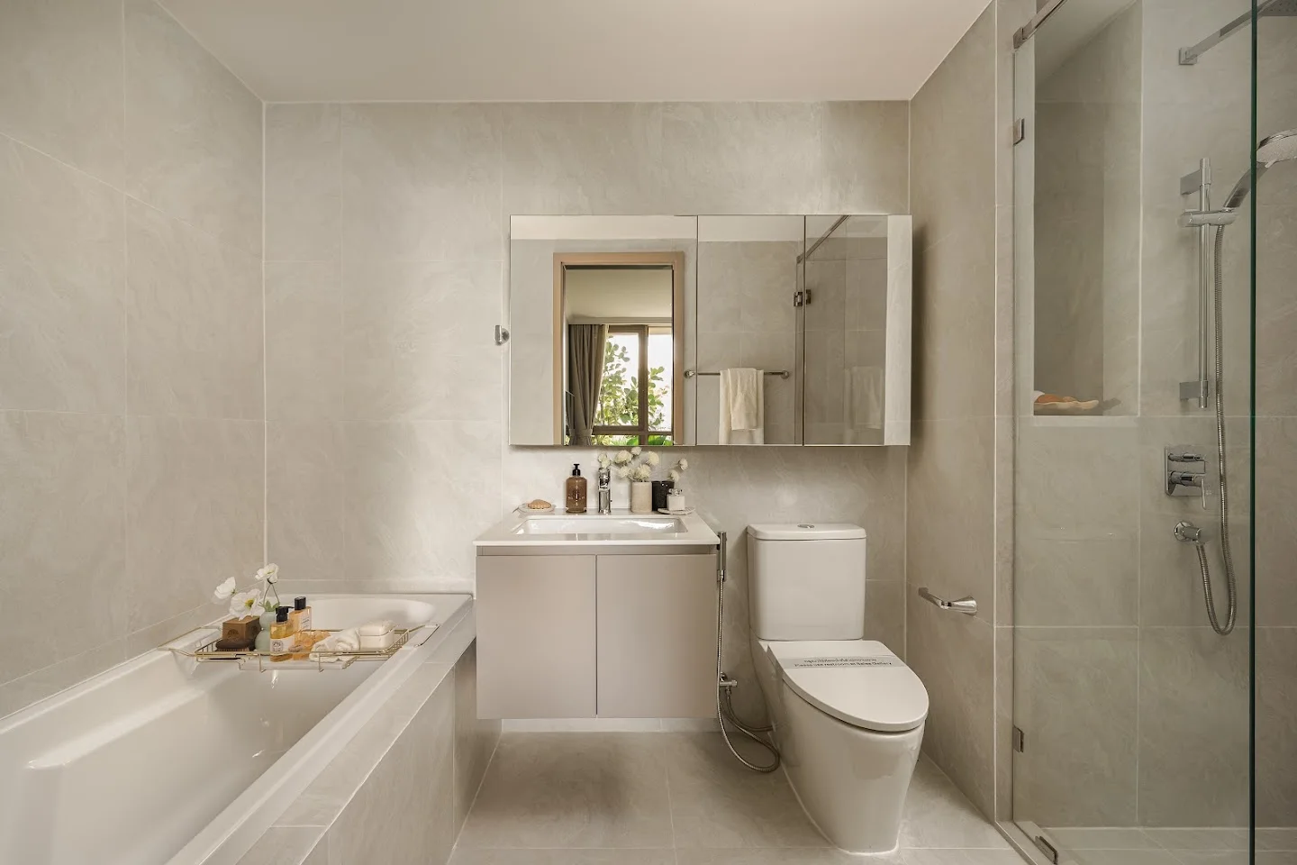 Canvaz Palette, Phuket: Show apartment bathroom