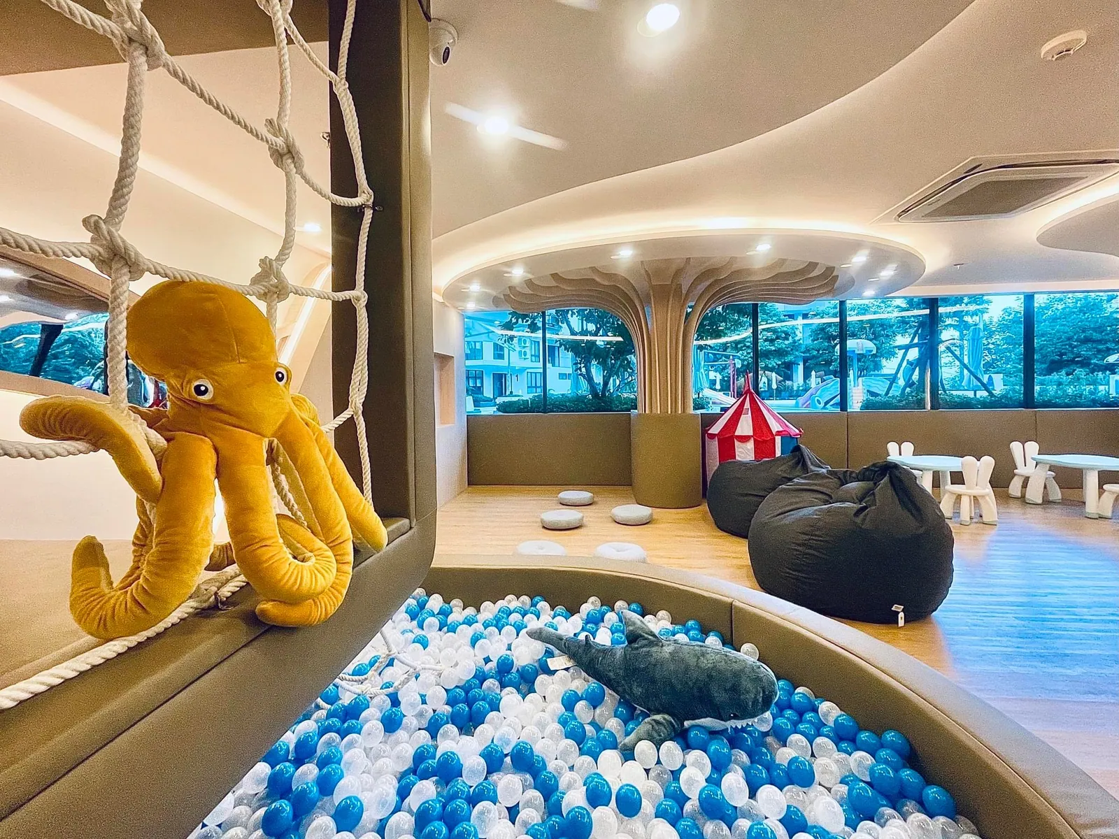 Wyndham La Vita, Phuket: children’s club with a ball pit and soft play area